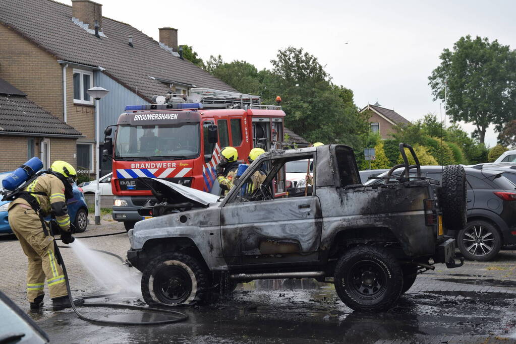Auto volledig uitgebrand