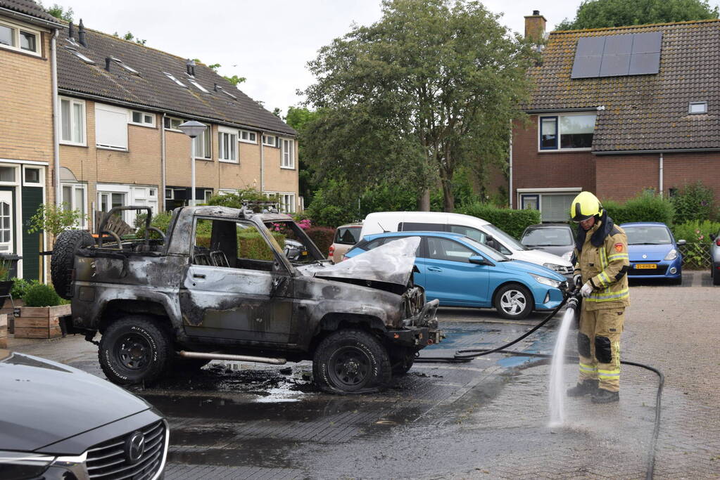 Auto volledig uitgebrand