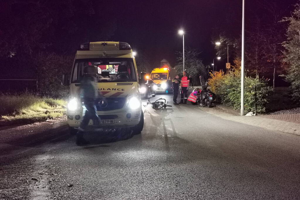 Ernstig ongeval tussen fietser en scooterrijder
