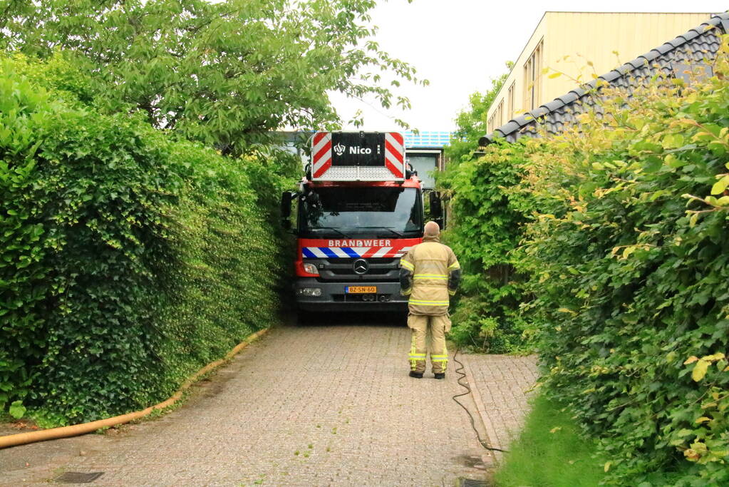 Brand op dak van woning