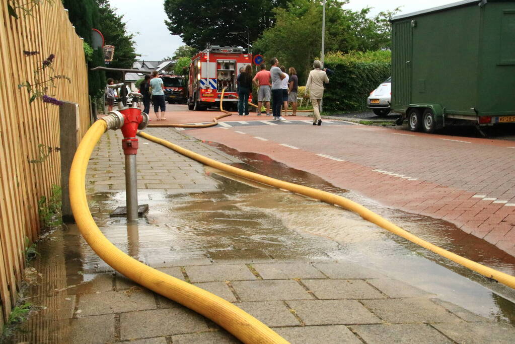 Brand op dak van woning