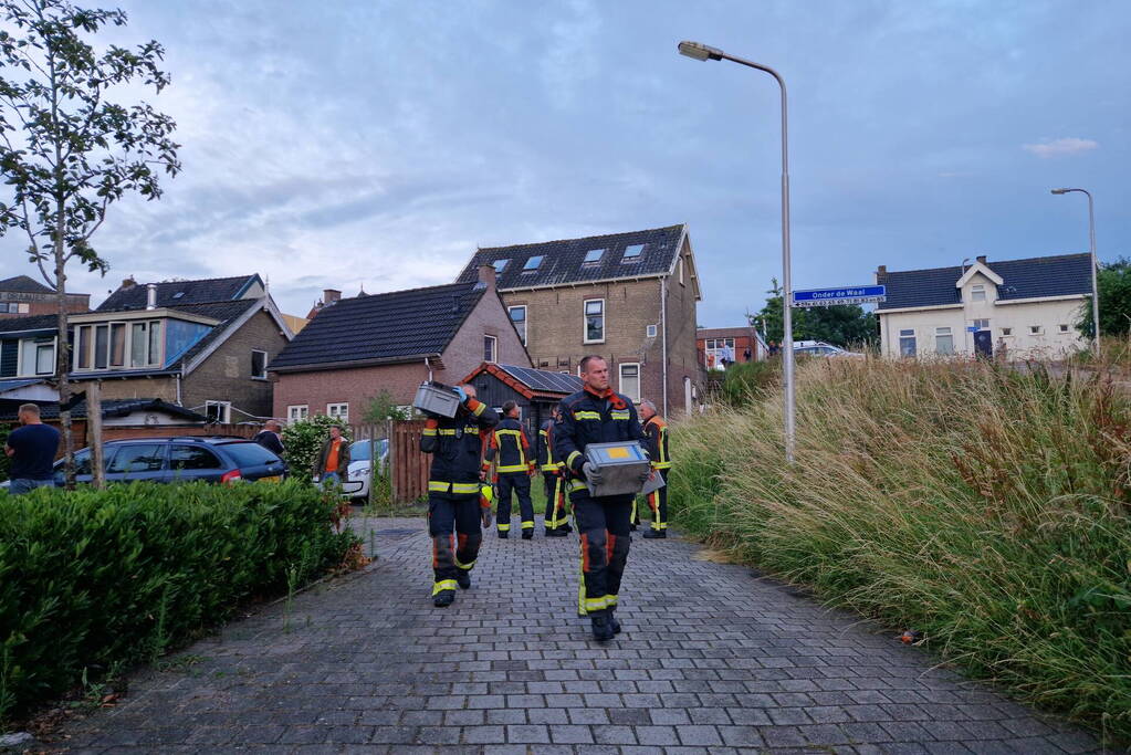 Auto rolt van dijk af