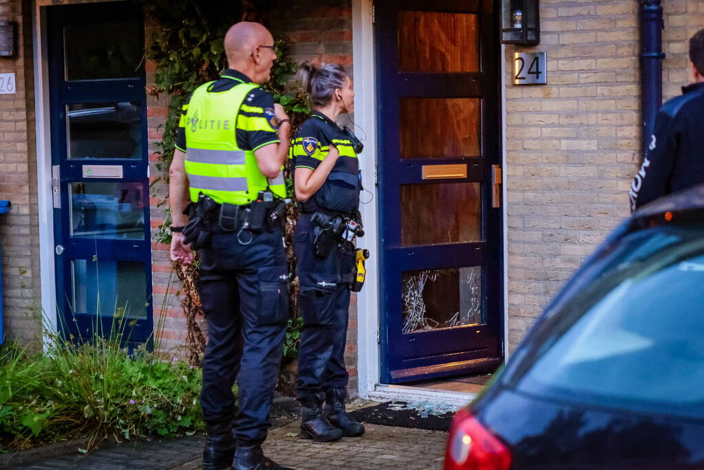 Voordeur opgeblazen van woning in Nieuwland