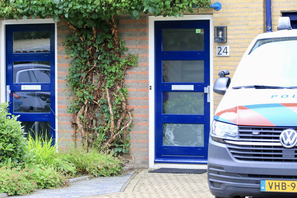 Voordeur opgeblazen van woning in Nieuwland