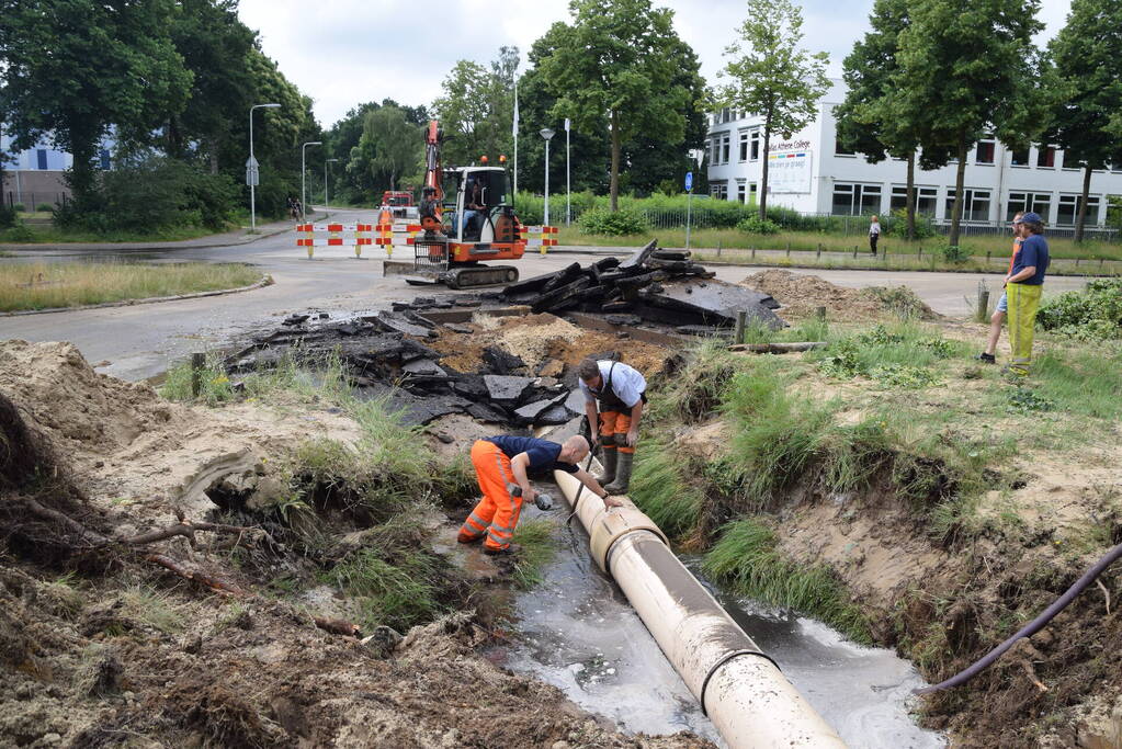 Reparatie werkzaamheden na grote lekkage in volle gang
