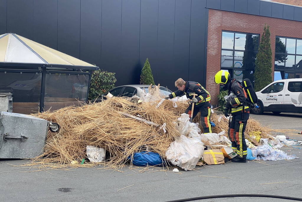 Lading van vuilniswagen in brand bij kwekerij Rozenhof