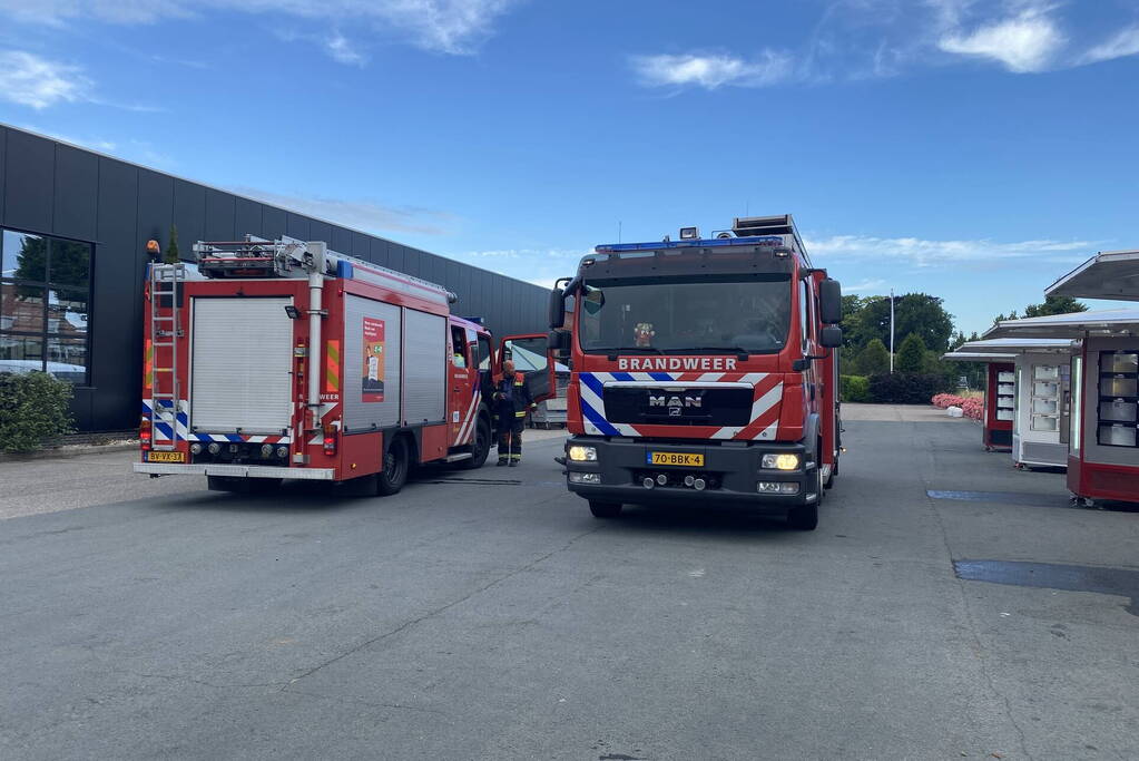 Lading van vuilniswagen in brand bij kwekerij Rozenhof