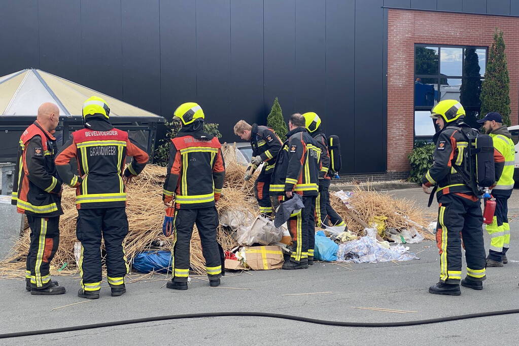 Lading van vuilniswagen in brand bij kwekerij Rozenhof