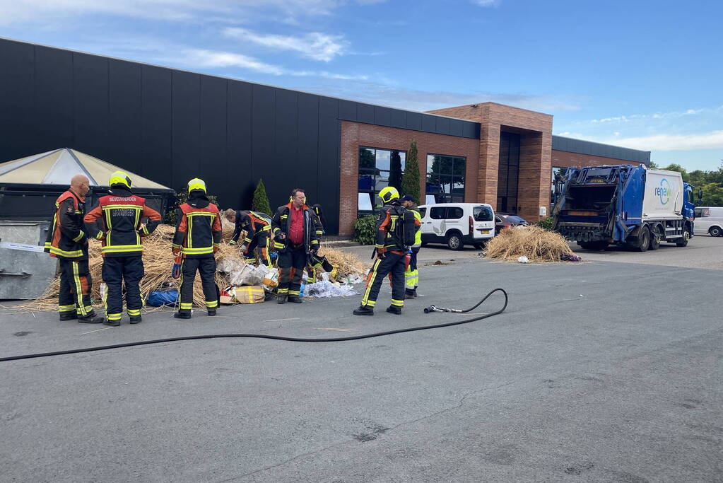 Lading van vuilniswagen in brand bij kwekerij Rozenhof