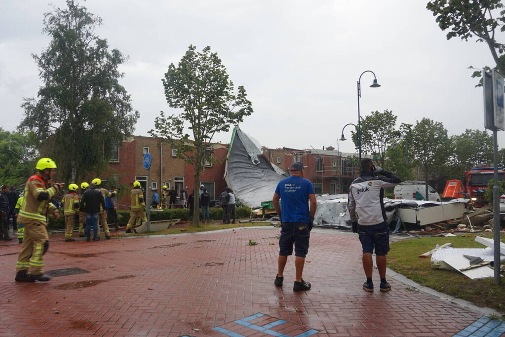 Windhoos richt grote schade aan, een dode