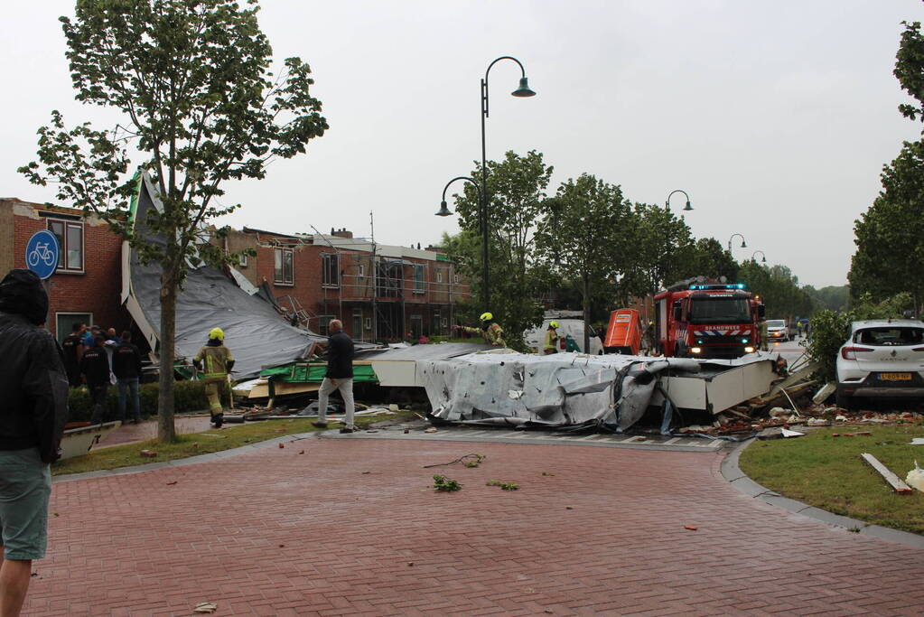 Windhoos richt grote schade aan, een dode