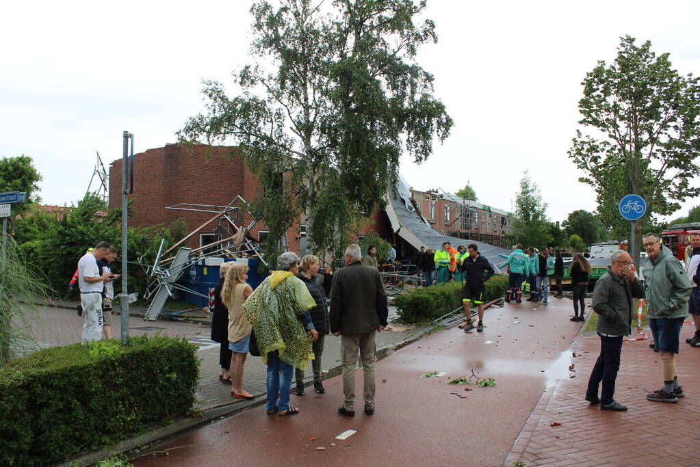 Windhoos richt grote schade aan, een dode
