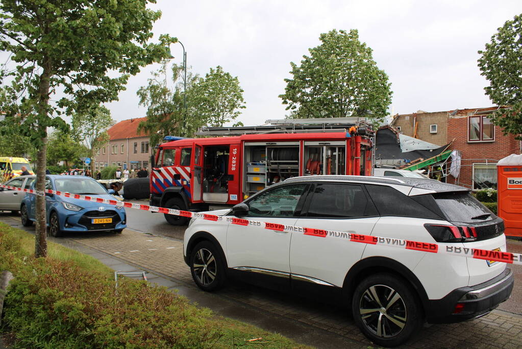 Windhoos richt grote schade aan, een dode