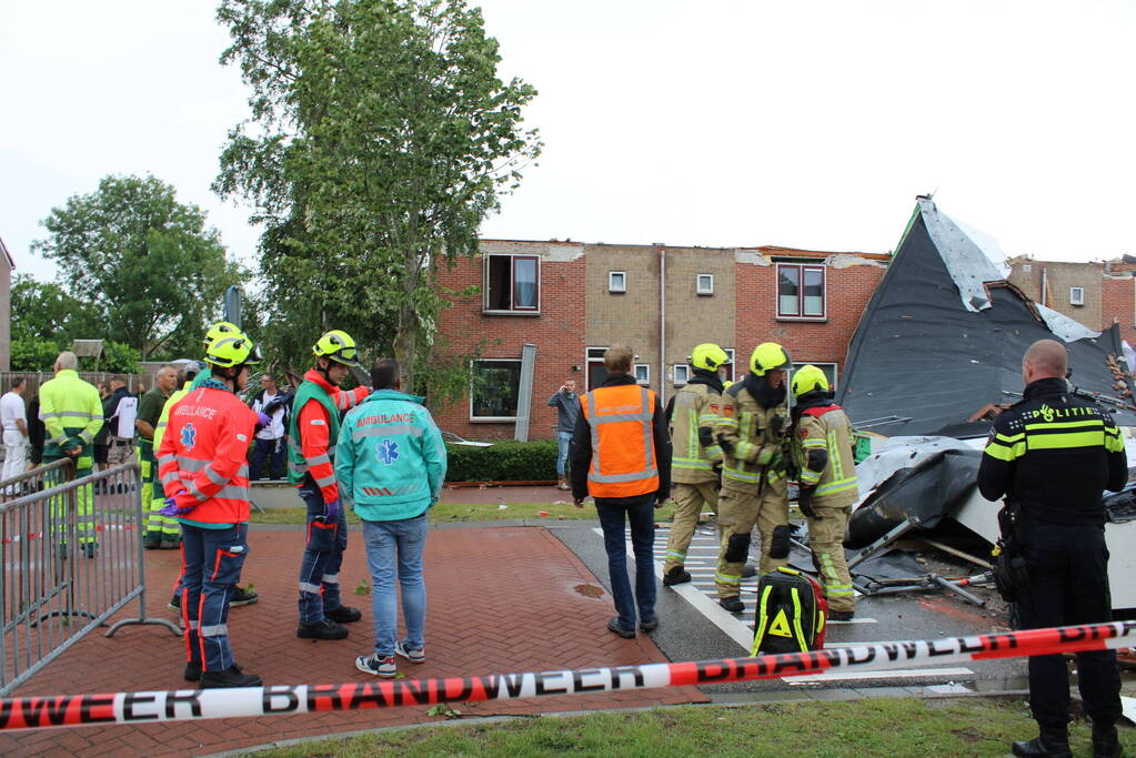 Windhoos richt grote schade aan, een dode
