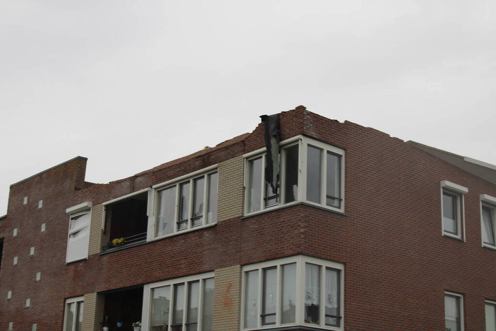 Windhoos richt grote schade aan, een dode