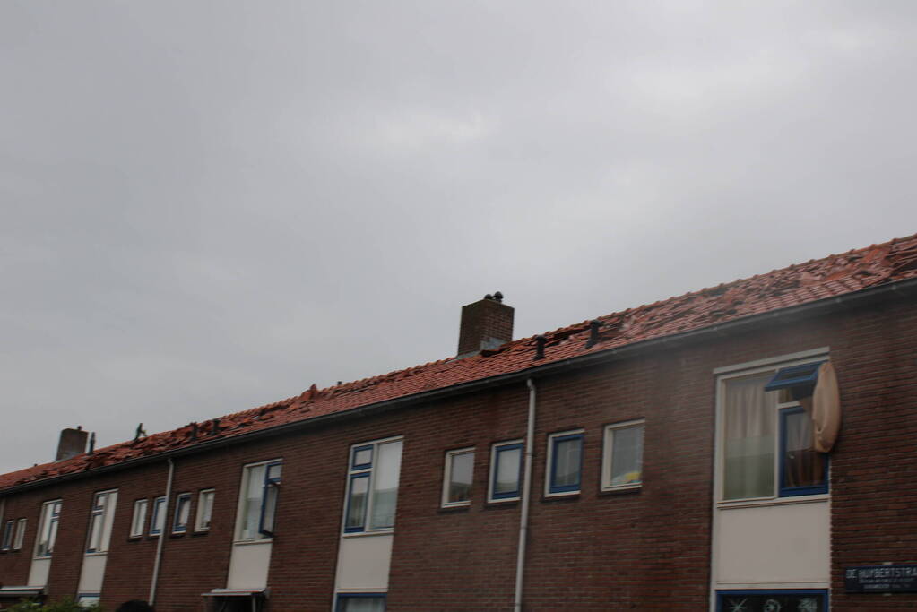 Windhoos richt grote schade aan, een dode