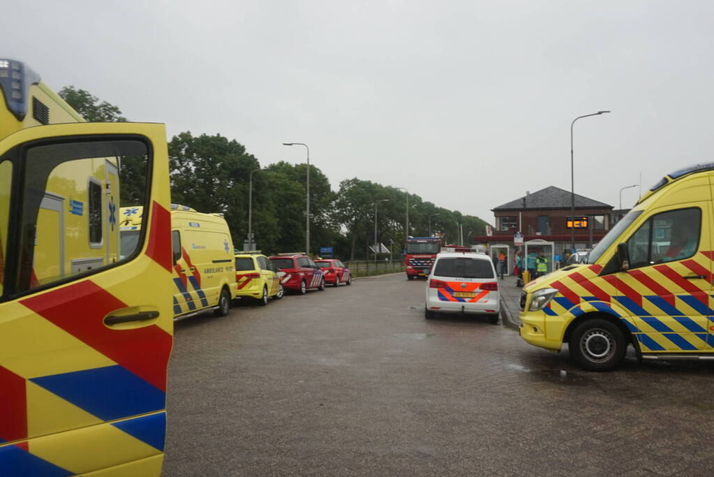 Windhoos richt grote schade aan, een dode