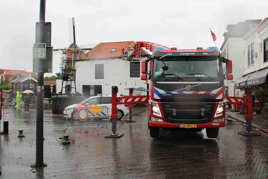 Windhoos richt grote schade aan, een dode