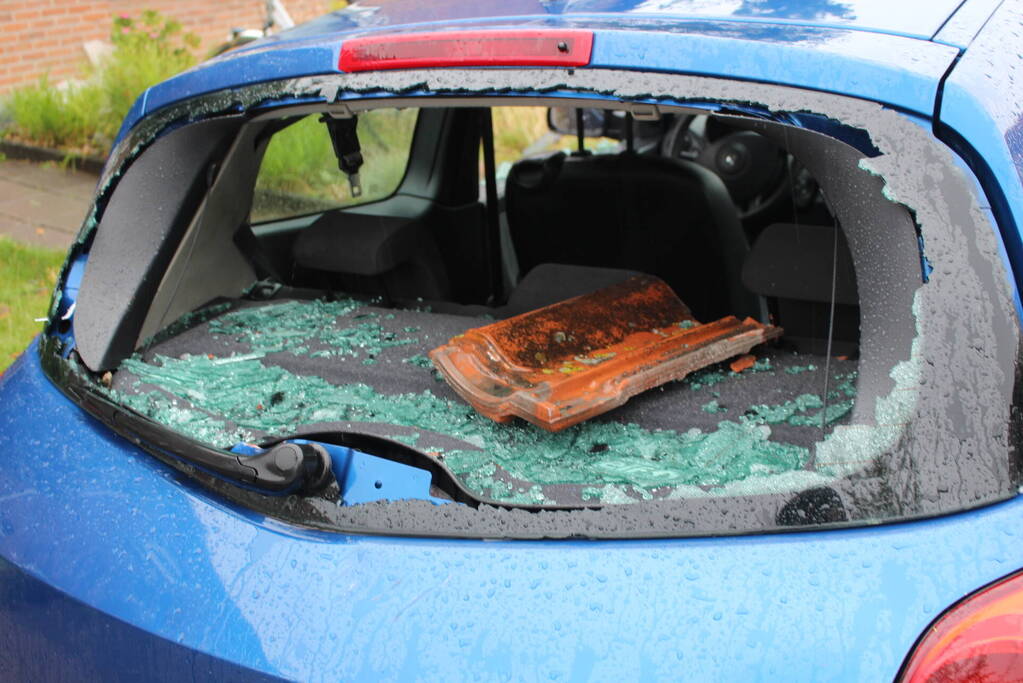 Windhoos richt grote schade aan, een dode