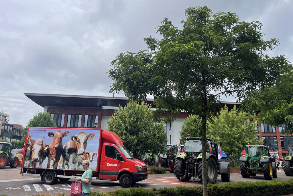 Boze boeren protesteren bij gemeentehuis