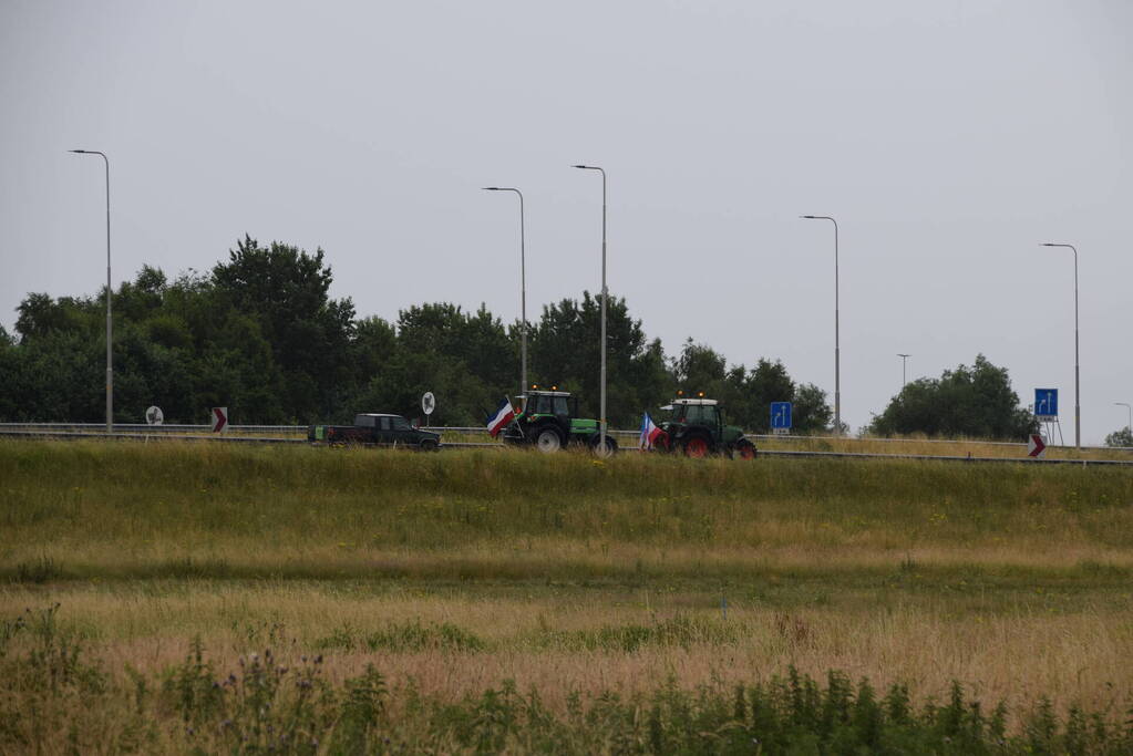Boeren blokkeren snelweg