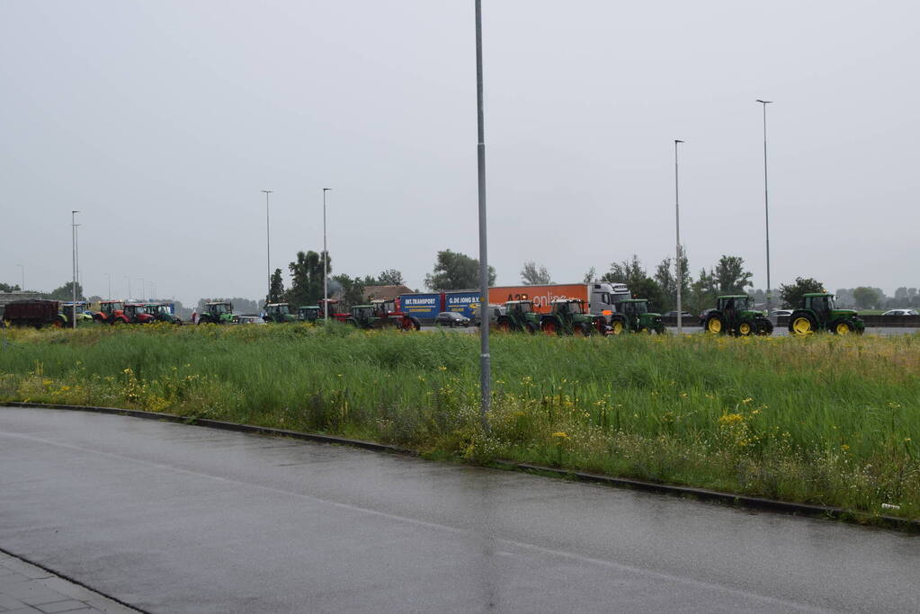 Boeren blokkeren snelweg