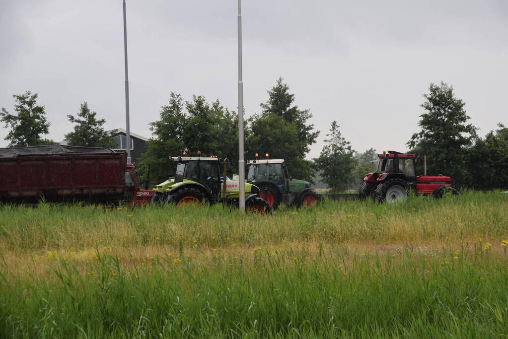 Boeren blokkeren snelweg