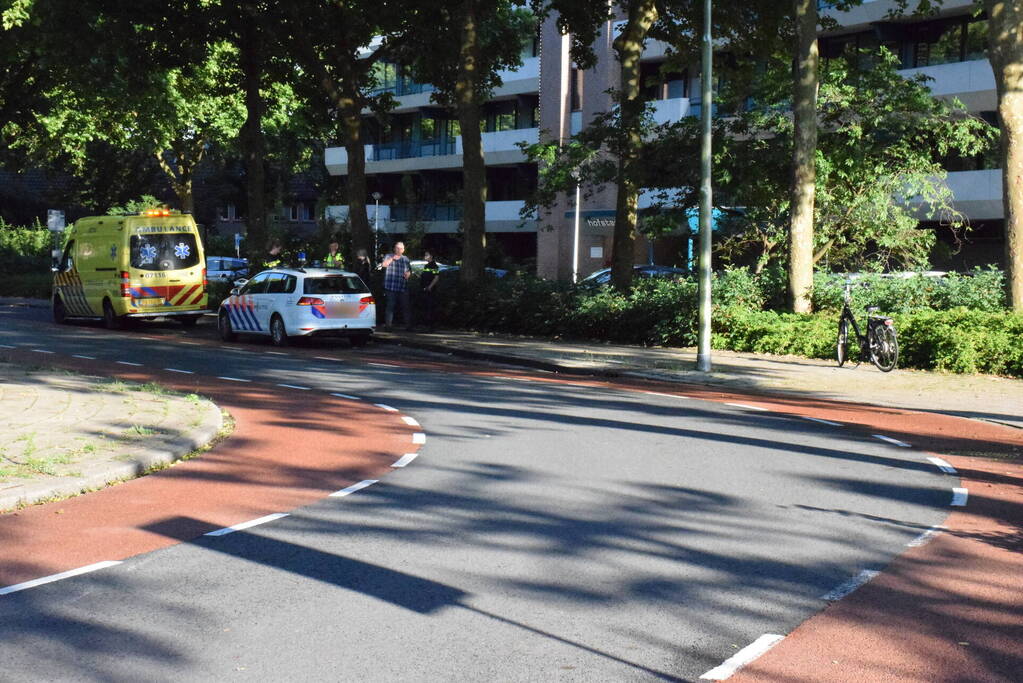 Scooter onderuit door glad wegdek