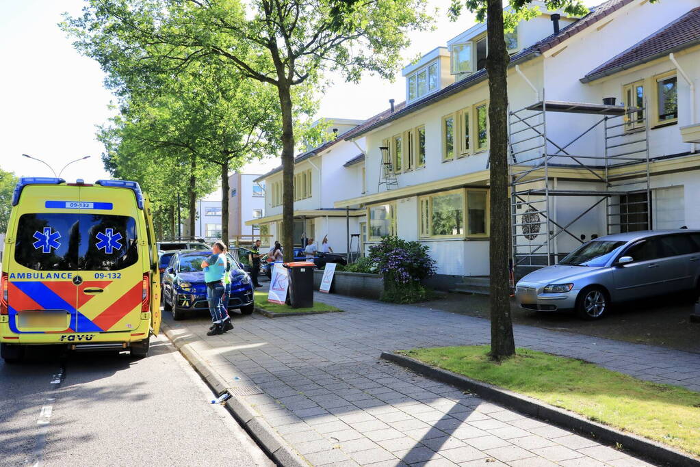 Schilder valt van trap en raakt buiten westen
