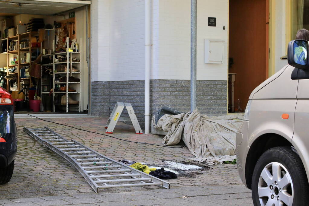 Schilder valt van trap en raakt buiten westen