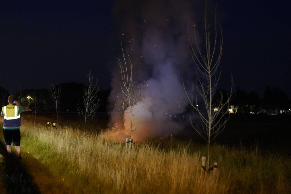 Bermbrand langs de snelweg