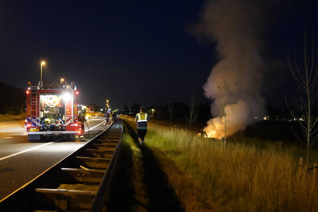 Bermbrand langs de snelweg