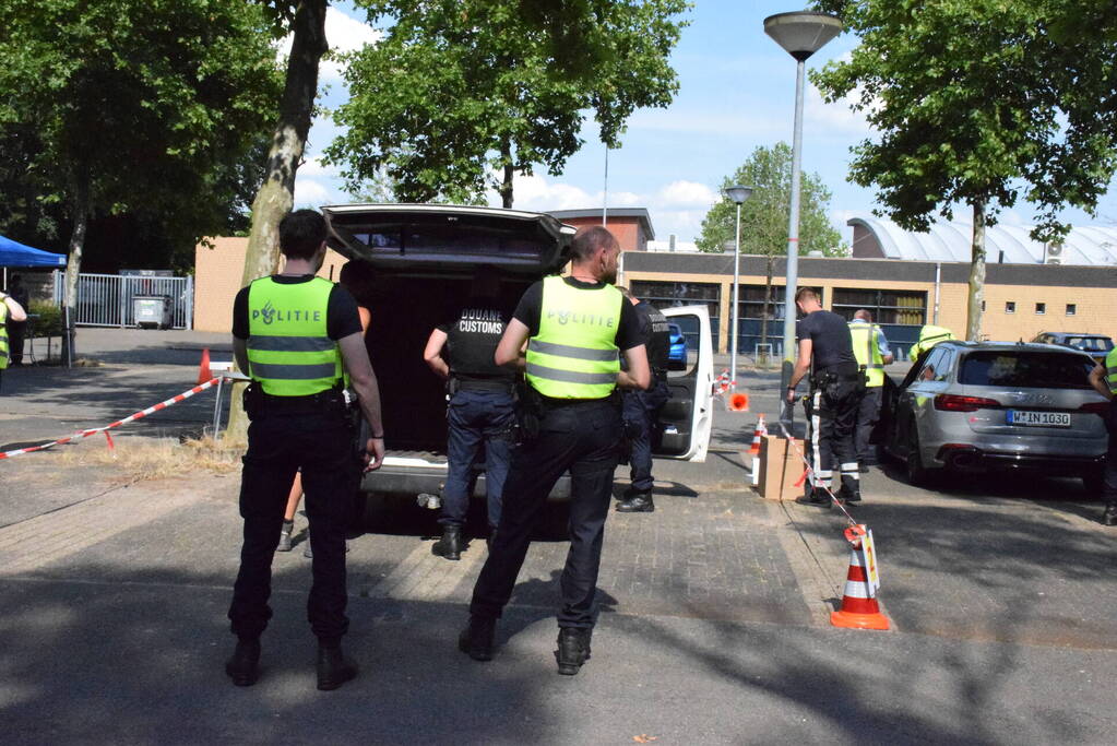 Politie treft inbrekerswerktuig aan bij grote controle