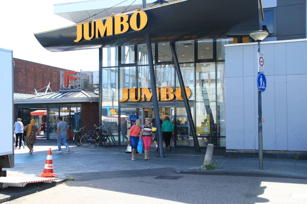 Politie zoekt verdachte van overval op supermarkt in Noord