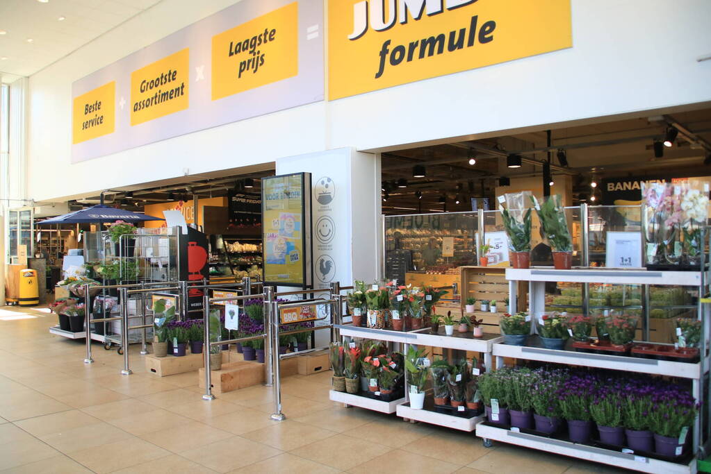 Politie zoekt verdachte van overval op supermarkt in Noord