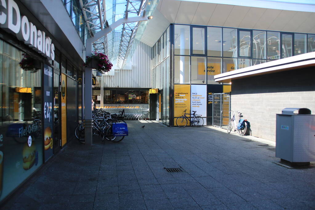 Politie zoekt verdachte van overval op supermarkt in Noord