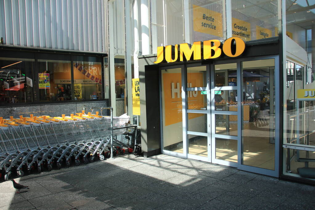 Politie zoekt verdachte van overval op supermarkt in Noord