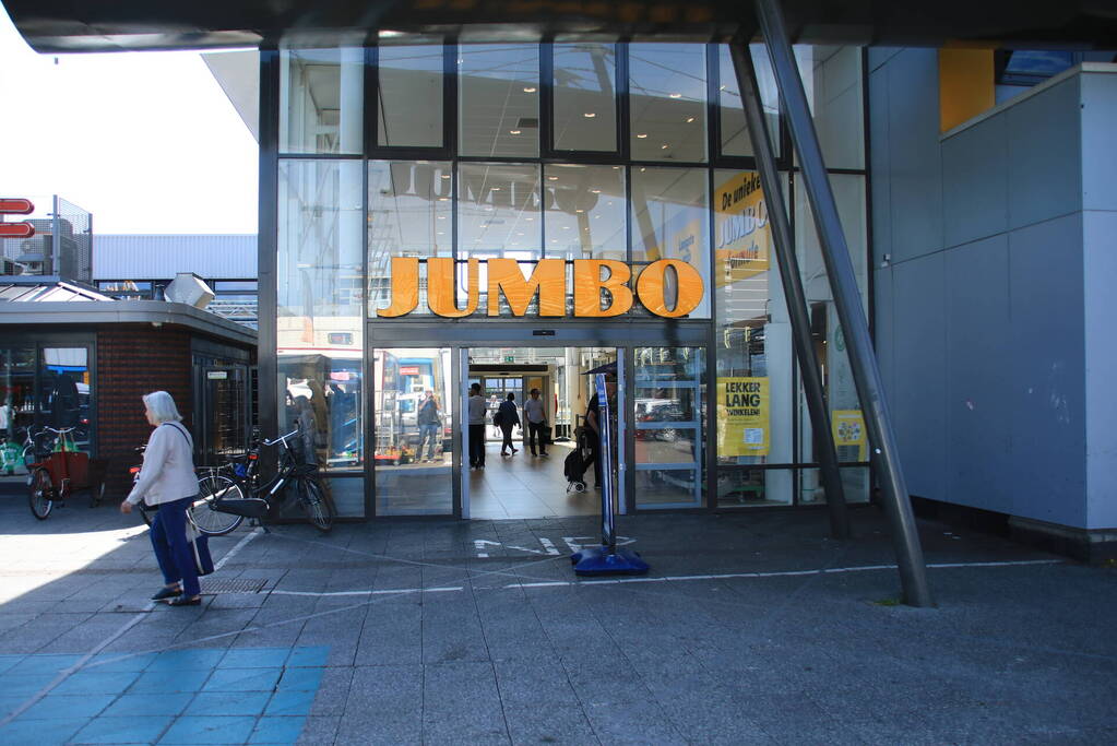 Politie zoekt verdachte van overval op supermarkt in Noord