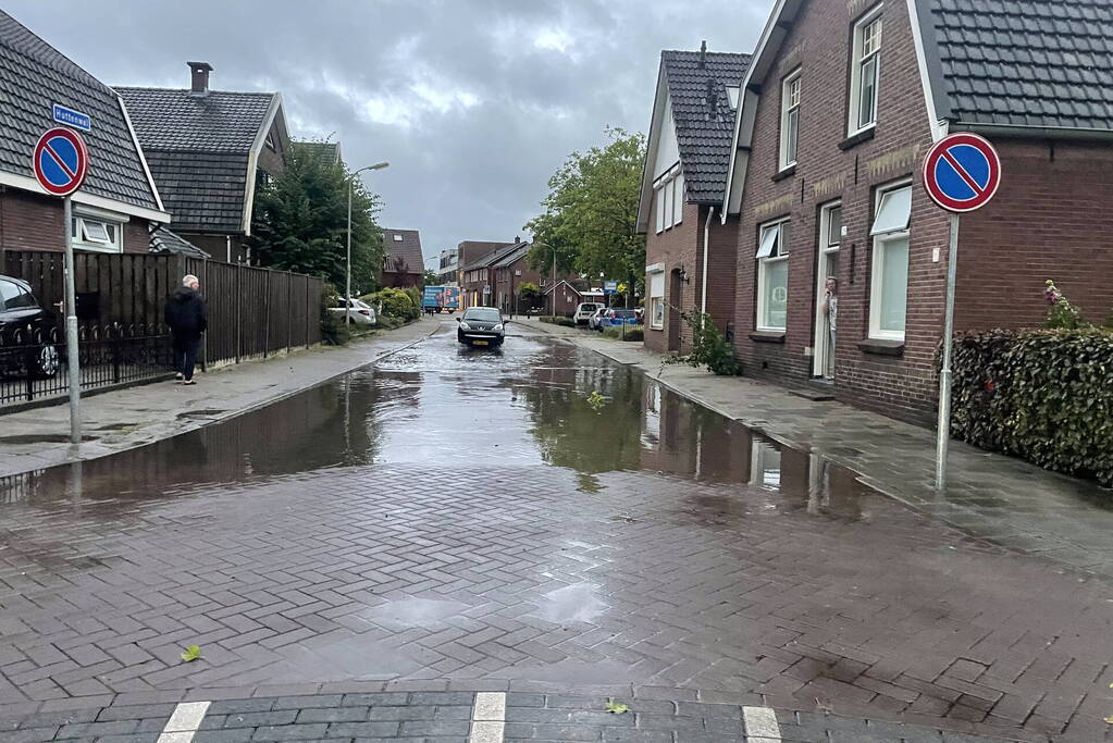 Straten onderwater door hoosbui