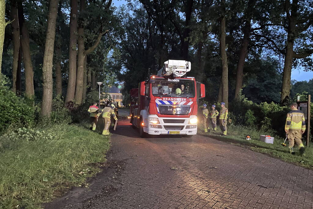 Straten onderwater door hoosbui