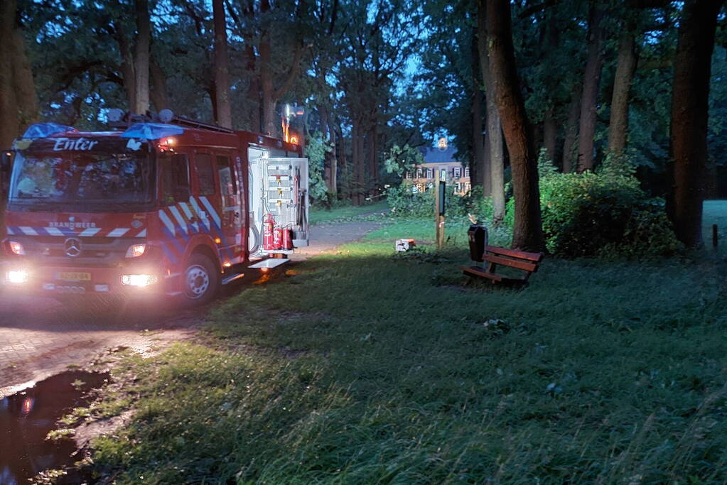 Straten onderwater door hoosbui