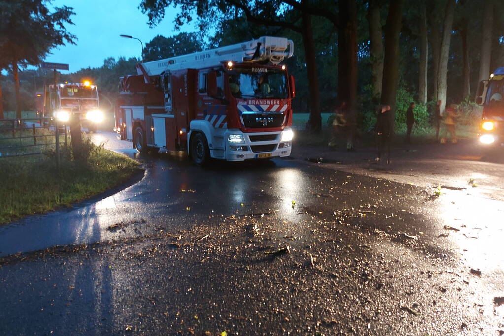 Straten onderwater door hoosbui