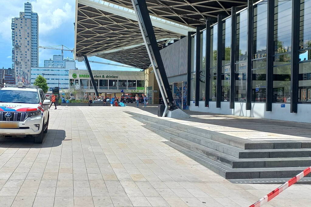 Hal NS-station ontruimd na mogelijk verdacht pakketje