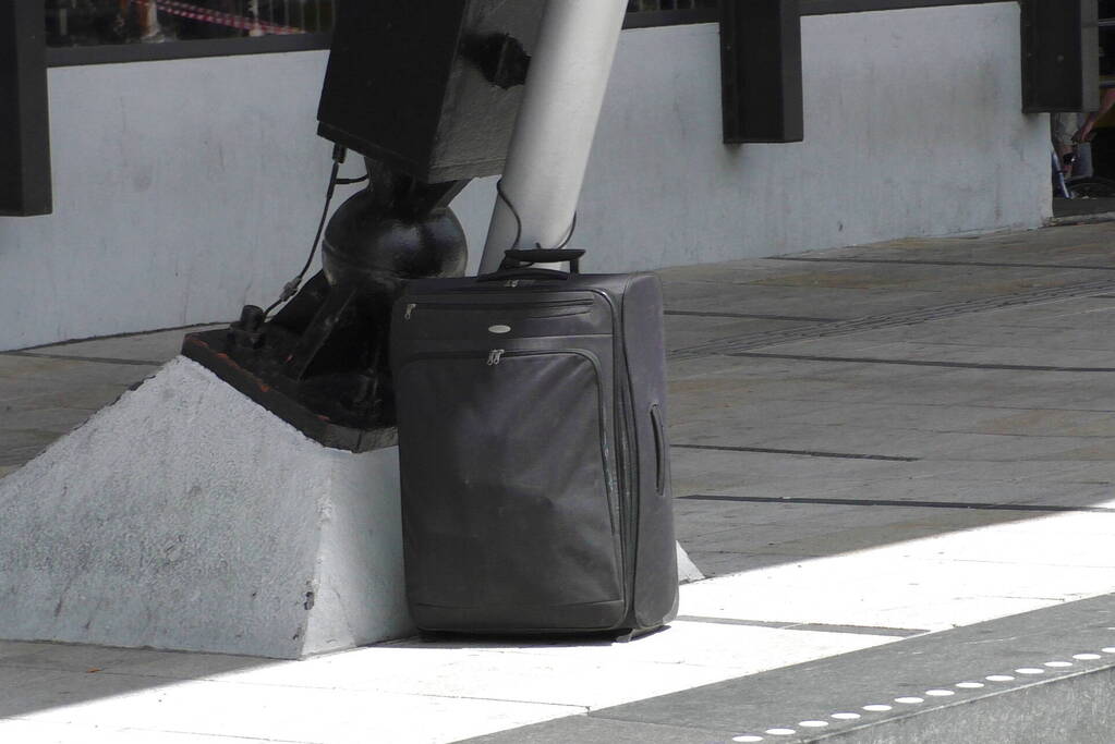 Hal NS-station ontruimd na mogelijk verdacht pakketje