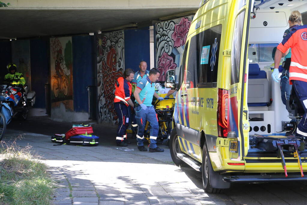 Fietser zwaargewond na frontale aanrijding op fietspad