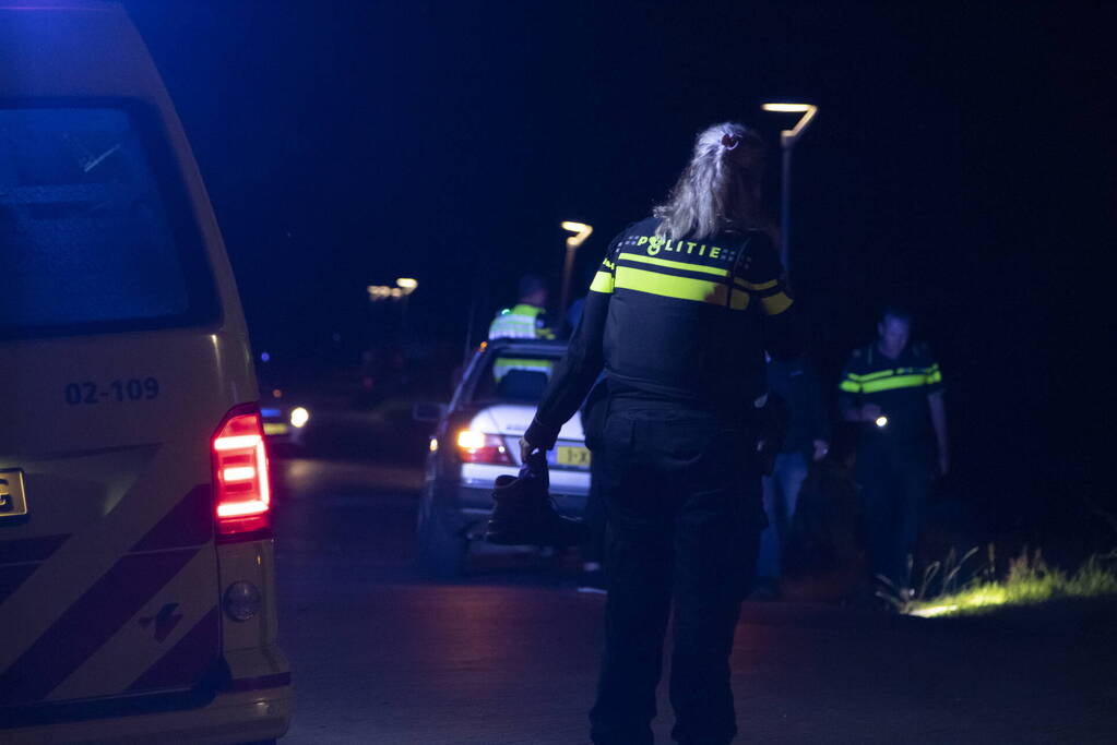 Twee zwaargewonde bij botsing met auto