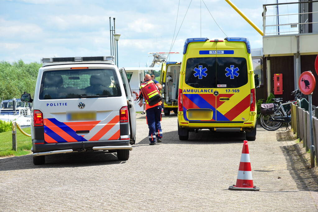 Traumahelikopter landt voor incident op partyschip
