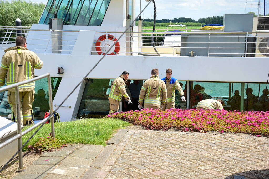 Traumahelikopter landt voor incident op partyschip