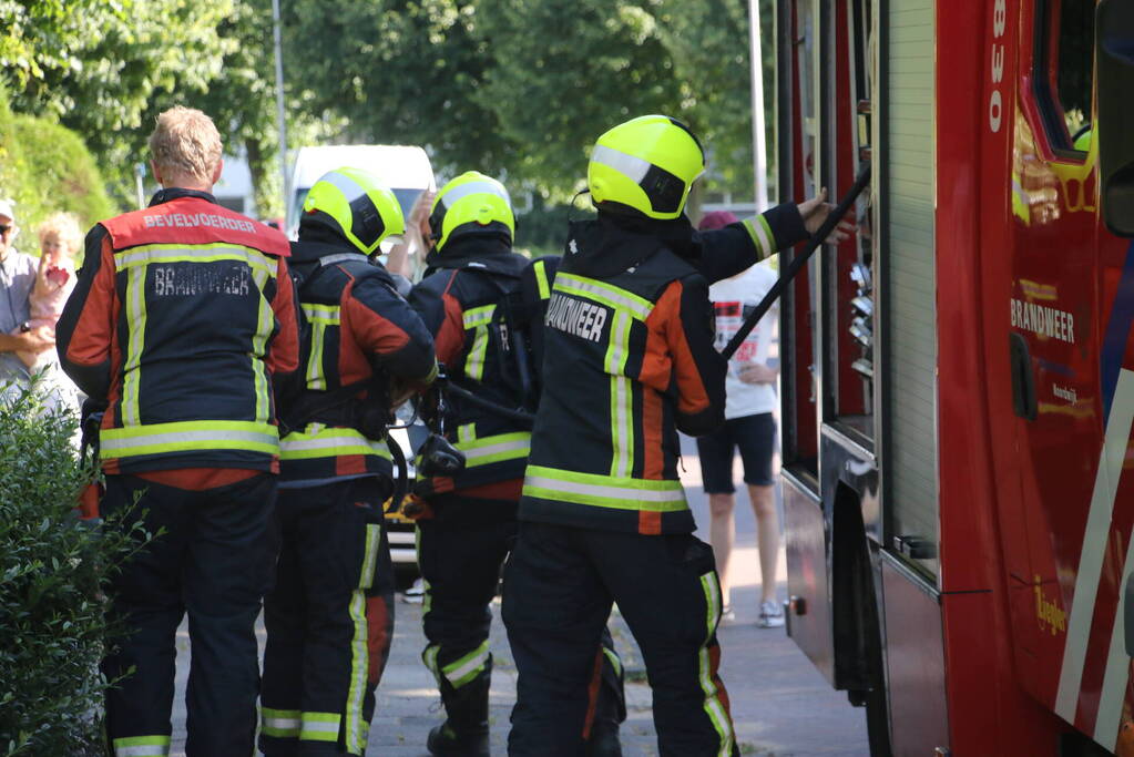 Coniferenhaag in brand door vuurwerk