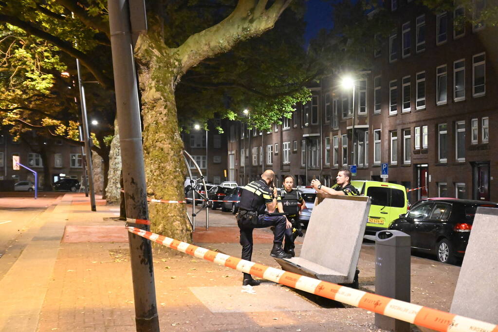 Politie onderzoekt beschoten woning